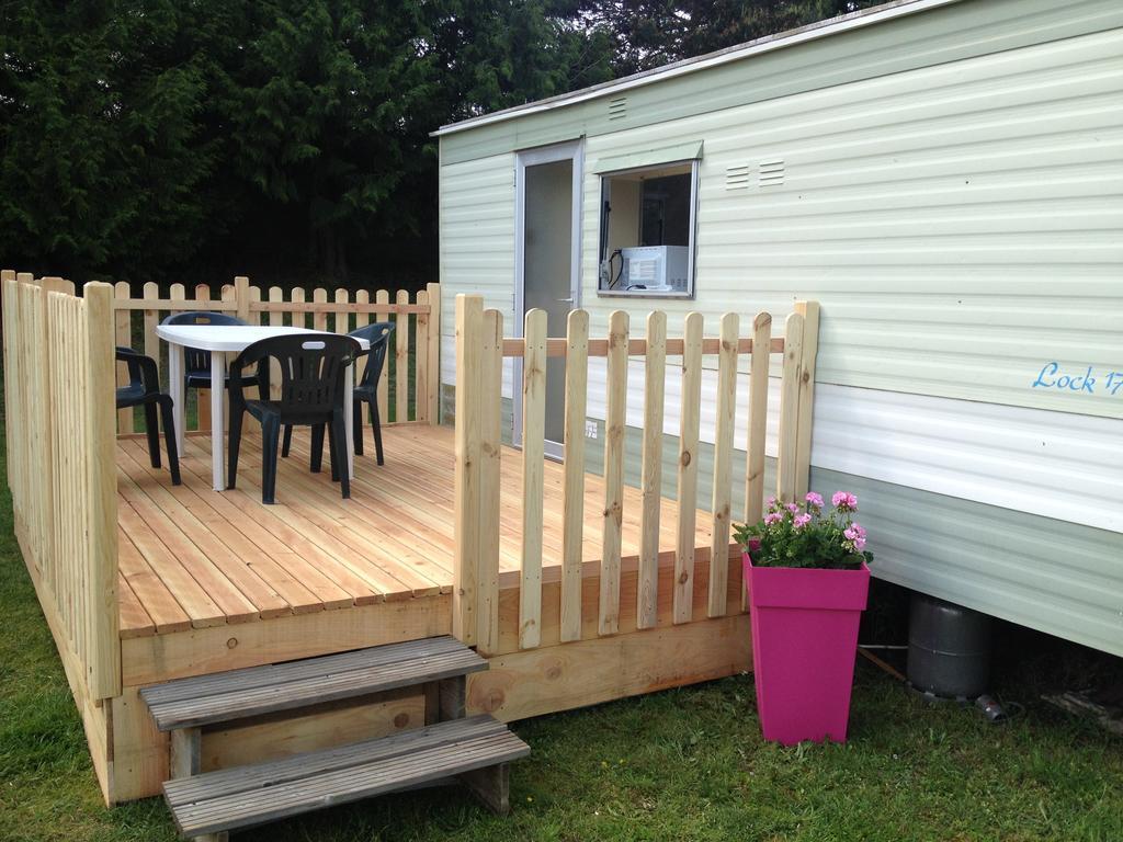 Camping " Le Grun De Chignore" Vollore-Ville Eksteriør bilde